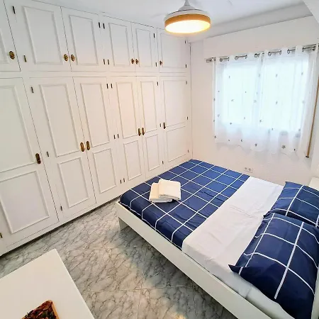 Sea Breeze Apartment *